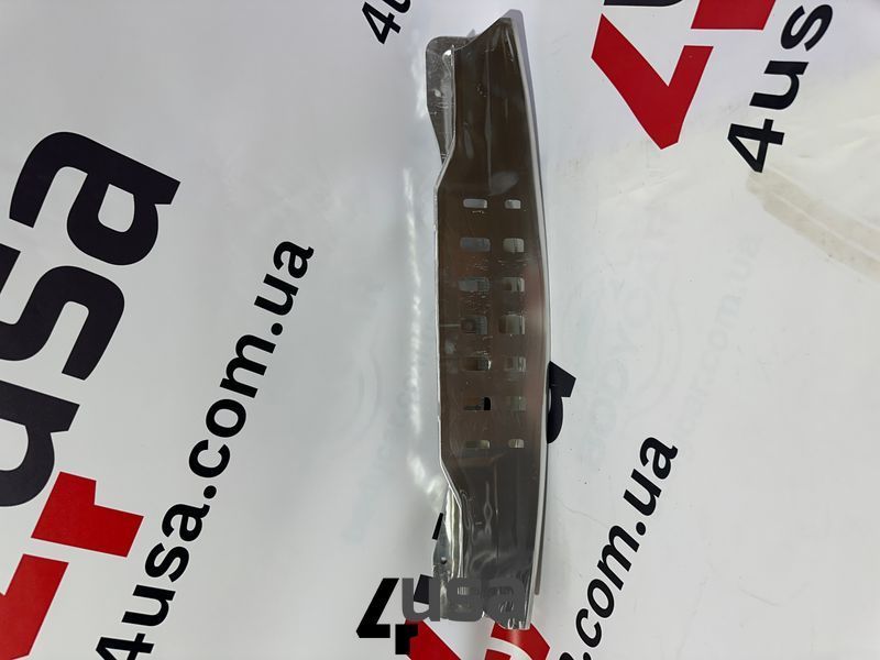 Накладка телевізора Tesla Model Y 20-1495093-00-B 1495093-00-B фото