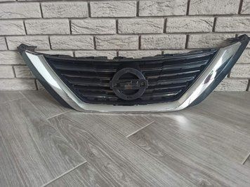 Решетка радиатора Nissan Altima 2016 2017 2018 62310-9HS1A фото