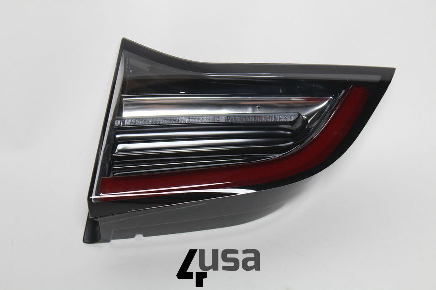 Ліхтар внутрішній (кришка багажника) правий Tesla Model 3/Y 18-&nbsp;107740200G 107740200G фото