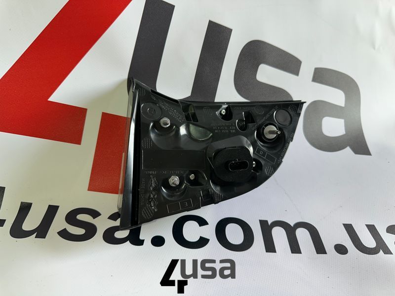 Ліхтар внутрішній (кришка багажника) лівий Tesla Model 3/Y 18- 1077401-00-G 1077401-00-G фото