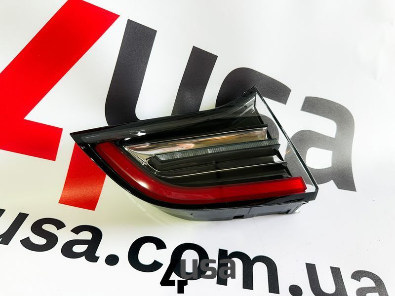 Ліхтар внутрішній (кришка багажника) лівий Tesla Model 3/Y 18- 1077401-00-G 1077401-00-G фото