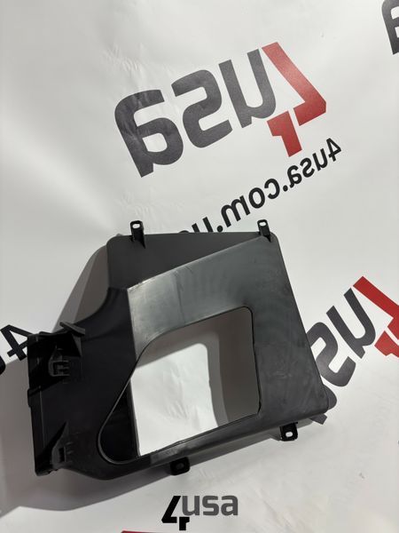 Дифузор радіатора кондиціонера лівий Tesla Model S 2016-2021 1058070-00-C 1058070-00-C фото