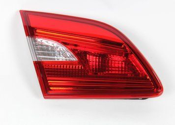 Ліхтар внутрішній лівий Nissan Sentra 2017 2018 2019 (26555-3YU5A-1) 26555-3YU5A-1 фото
